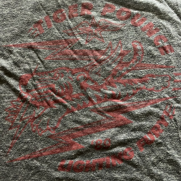 OBEY women’s vintage style SOFT Tshirt Tiger Pounce 🐅🐯🖤 - Picture 2 of 5